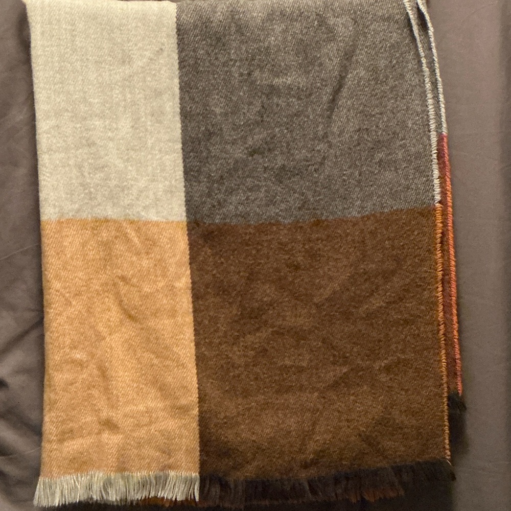 Elegant Multicolor Checkered Scarf